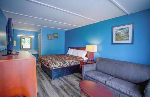 Kernersville Hotel | Ideal Stay for Two with King Bed and Access to Kernersville Attractions