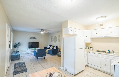 Gulfport Apartment | Ideally 2Br Near Lake Apartment