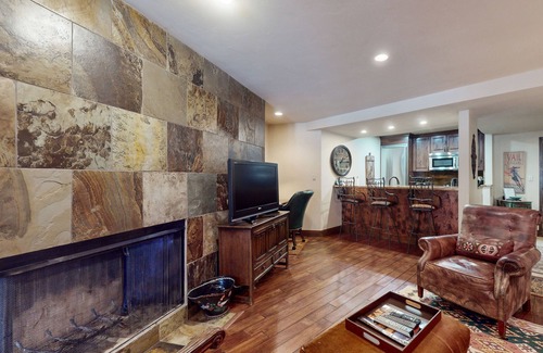 Vail Condo | Ideally located condo with pool & hot tub, next to Vail Golf Club/Nordic Center