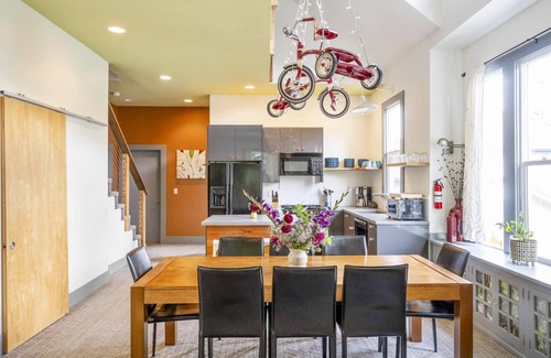 Alberta House | Ideally Located, Modern & Artistic Large House ~ Pets Welcome!