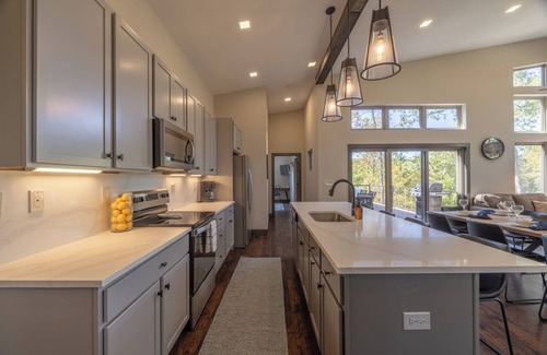 Innsbrook Cabin | Idlewood Treehouse by Innsbrook Vacations!