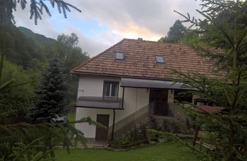 Ivanis House | Idylic location in the heart of Transylvania