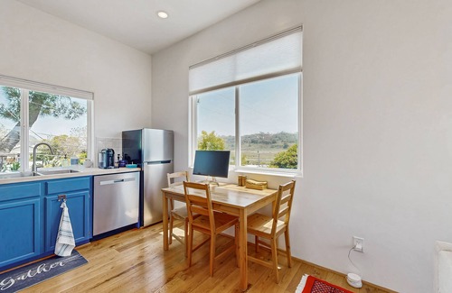 Del Mar Heights House | Idyllic Dog Friendly, Coastal Retreat w/Shared Pool - Walk to Beach & Lagoon