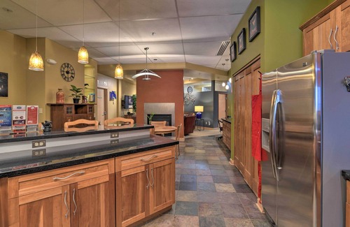 Downtown Anchorage Apartment | Idyllic Dtwn Anchorage Condo w/Fireplace!