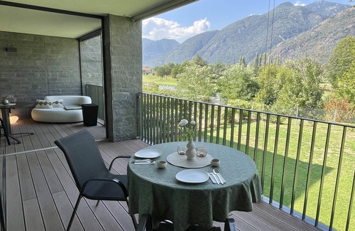 Arcegno Apartment | Idyllic vacation apartment on the Losone golf course: comfort and nature combined!