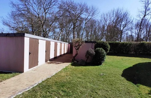 Vitzdorf Apartment | Idyllically situated vacation apartment in Vitzdorf on Fehmarn not far from the Baltic Sea coast.