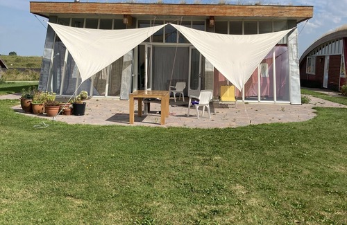 Warfhuizen House | If you want the quiet. For writing or study. With a view and comfort.