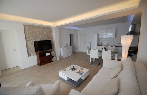 Gradac Apartment | If you want to be near the beach, you're there - Apartment Casablanca