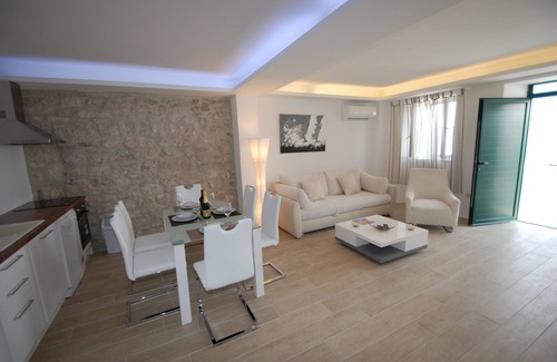 Gradac Apartment | If you want to be near the beach, you're there - Apartment Casablanca