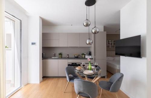 Monti Apartment | iFlat Modern Sunlit Studio Apt by the Colosseum