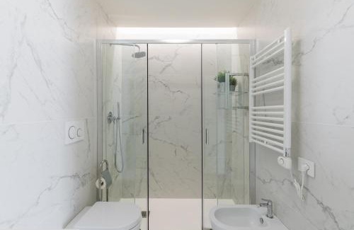 Monti Apartment | iFlat Modern Sunlit Studio Apt by the Colosseum