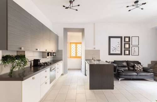 Rome City Centre Apartment | iFlat | Monti Elegant Apartment with Terrace