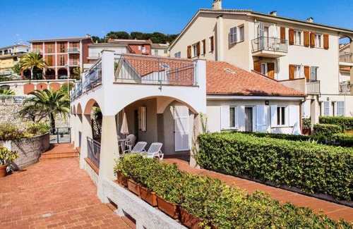 San Bartolomeo al Mare Apartment | Il Borgo della Rovere (H2YMUZS)
