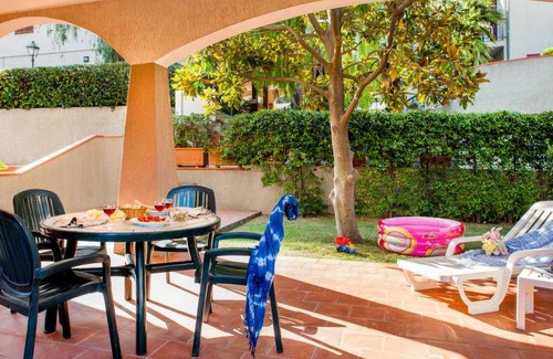 San Bartolomeo al Mare Apartment | Il Borgo della Rovere (H2YMUZS)