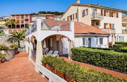 San Bartolomeo al Mare Apartment | Il Borgo della Rovere (HYSV3XC)