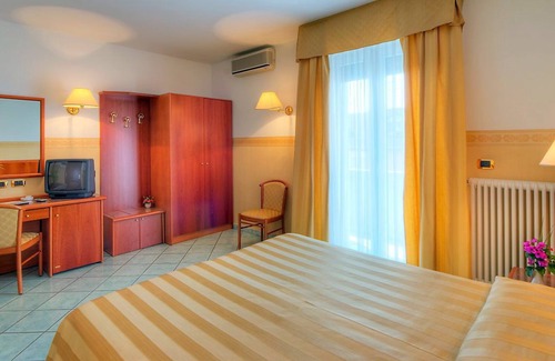 Porto San Giorgio Hotel | Il Caminetto