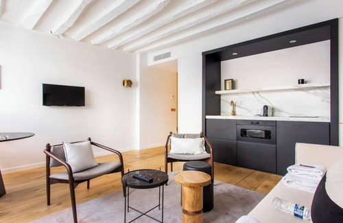Notre Dame Apartment | ILE DE LA CITÉ - LURIOUS DUPLEX NEAR NOTRE-DAME: ELEGANT PARISIAN CHARM - 2 BEDS