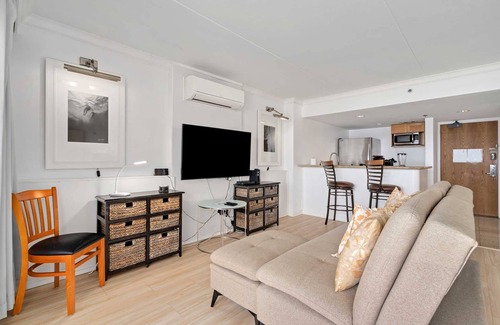 Waikiki Condo | Ilikai 1802 Ocean Views 2 Q Bed,1 Q SofaBed