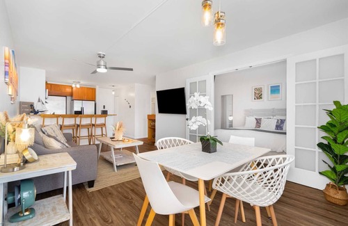 Ala Moana Condo | Ilikai Marina 694 Ocean/Sunset/Fireworks View King Bed, Sofa Bed