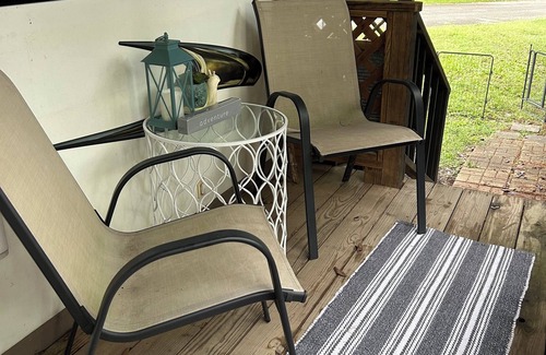 Flint Creek House | Illinois River Glamping Oasis