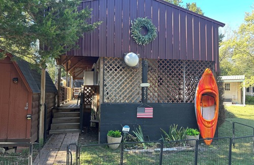 Flint Creek House | Illinois River Glamping Oasis