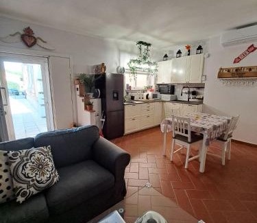 Rosignano Solvay Apartment | IlMareaDuePassi Guest House