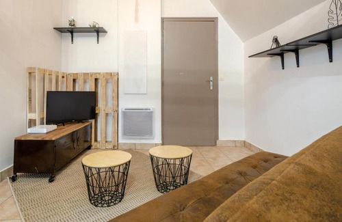 Etampes Apartment | iLOC Appartement Étampes, Place Saint Gilles