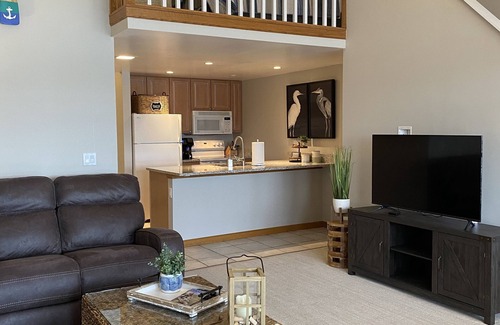 Gypsum Condo | “ I’m Sittin’ On The Dock Of The Bay “ ⛵️