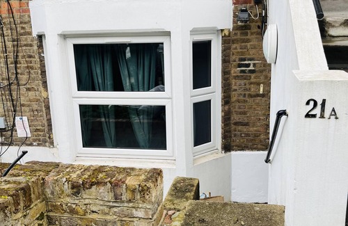 Kilburn Apartment | Immaculate 2-Bed Apartment in London