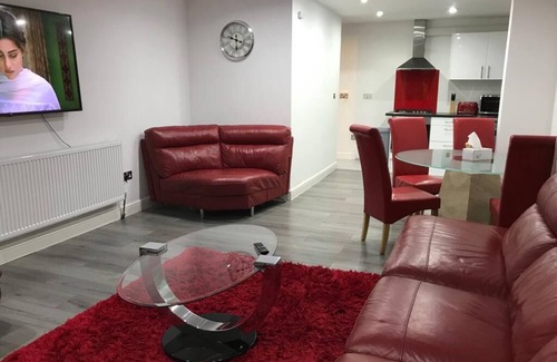 Lacey Green House | Immaculate 2-Bed House in High Wycombe HP14