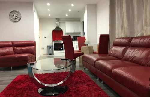 Lacey Green House | Immaculate 2-Bed House in High Wycombe HP14