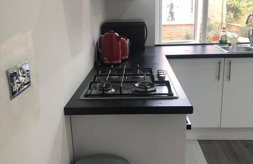 Lacey Green House | Immaculate 2-Bed House in High Wycombe HP14