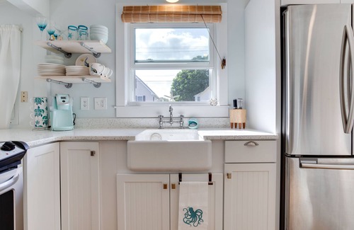 Point Judith House | Immaculate Cottage, Walk to Sand Hill Cove Beach