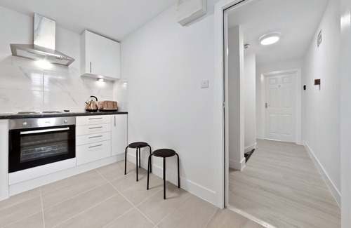 Penge Apartment | Immaculate Ensuite Room Crystal Palace London Se20