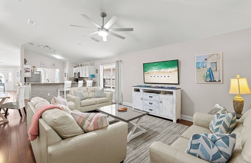 Miramar Beach House | 🌴Immaculate Home🌴, 4/2 Private pool, 6pas Golf Cart, Hot tub, private beach🏖️