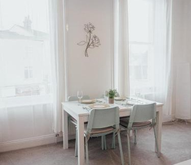 Bournemouth City Centre Apartment | Immaculate luxury apartment 700 mtrs from the beach