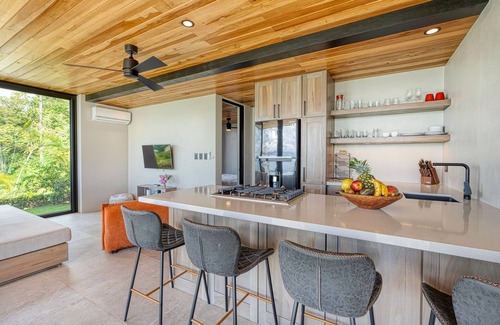 Uvita Villa | IMMENSE Ocean Views - 5 bdrms - 5 min to beach - concierge service - Security