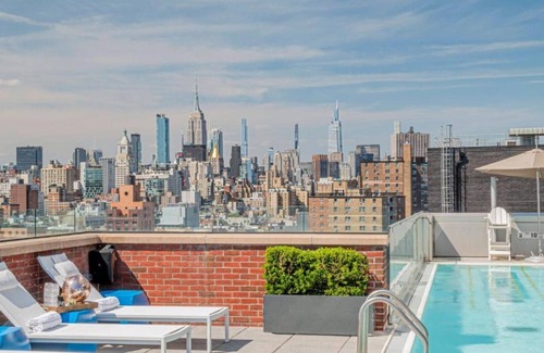 Bowery House | Immersed in a culture of creativity and surrounded by vibrant street art !