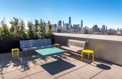 Bowery House | Immersed in a culture of creativity and surrounded by vibrant street art !