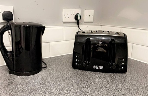 South Elmsall House | Impeccable 1-Bed, Sleeps 2, Free Parking