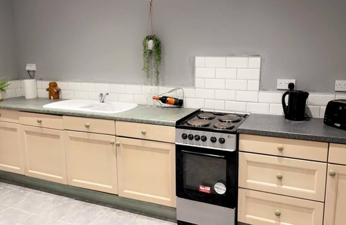 South Elmsall House | Impeccable 1-Bed, Sleeps 2, Free Parking