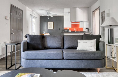 Burbank Apartment | Impeccable Burbank 1BR w/ W/D, Gym & Pool, near TJ & WF, by Blueground