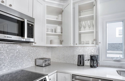 Cambridgeport Apartment | Impeccable Central Square 3BR w/W/D, nr T, by Blueground