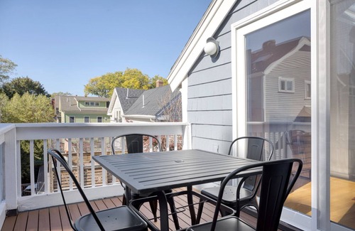 Cambridgeport Apartment | Impeccable Central Square 3BR w/W/D, nr T, by Blueground