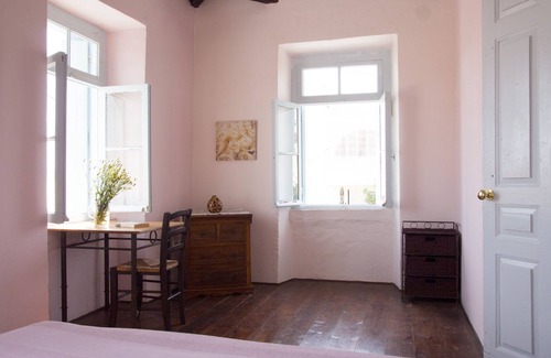 Methoni House | Imposing townhouse 7mins walk from Methoni beach and Castle.