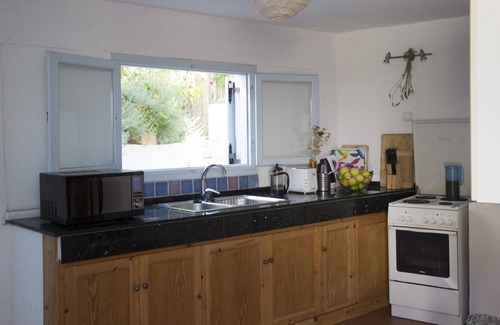 Methoni House | Imposing townhouse 7mins walk from Methoni beach and Castle.