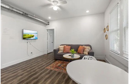 Tobin Hill Apartment | Impressive Cozy Historic 2BR Apt Near Downtown