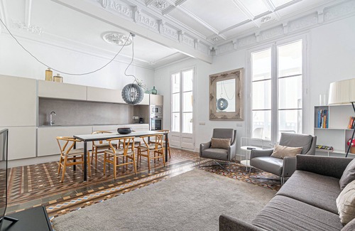 Eixample Condo | Impressive modernist apartment 20 mtrs from Paseo de Gracia