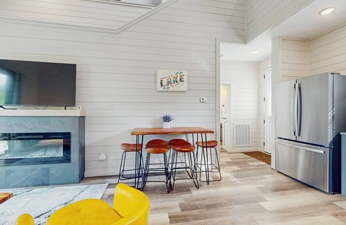 Sevierville Cabin | Impressive mtn-view cabin w/fireplace, deck, jacuzzi, & free attraction tickets