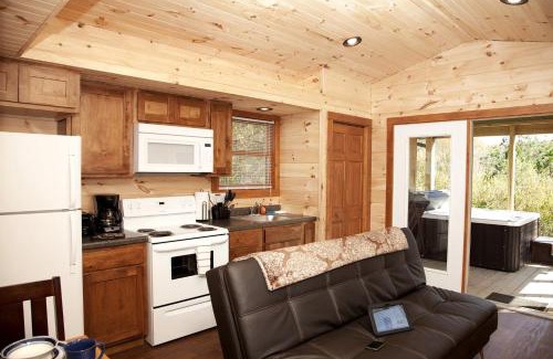 Equality House | Impressive Secluded Cabin with Hot-tub in Herod, Illinois